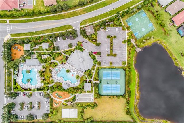 2022 Fairmont LN, Naples, FL 34120