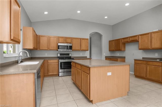 2022 Fairmont LN, Naples, FL 34120