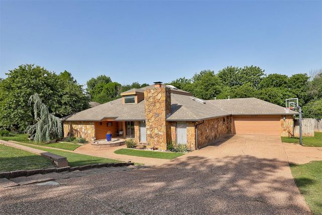 2109 Brookwood Place, Edmond, OK 73034