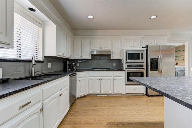 2109 Brookwood Place, Edmond, OK 73034