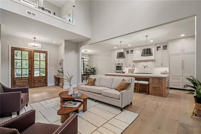 5443 Pawnee Lane, Fairway, KS 66205