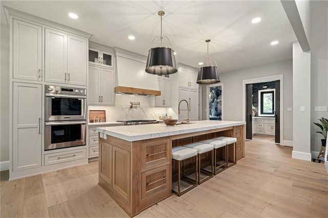 5443 Pawnee Lane, Fairway, KS 66205