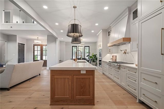 5443 Pawnee Lane, Fairway, KS 66205