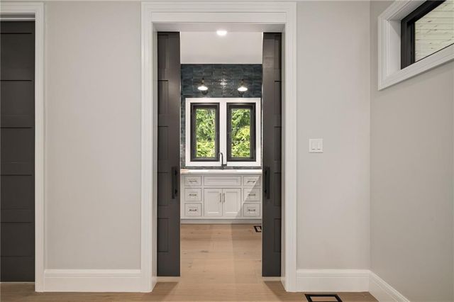 5443 Pawnee Lane, Fairway, KS 66205