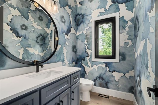 5443 Pawnee Lane, Fairway, KS 66205