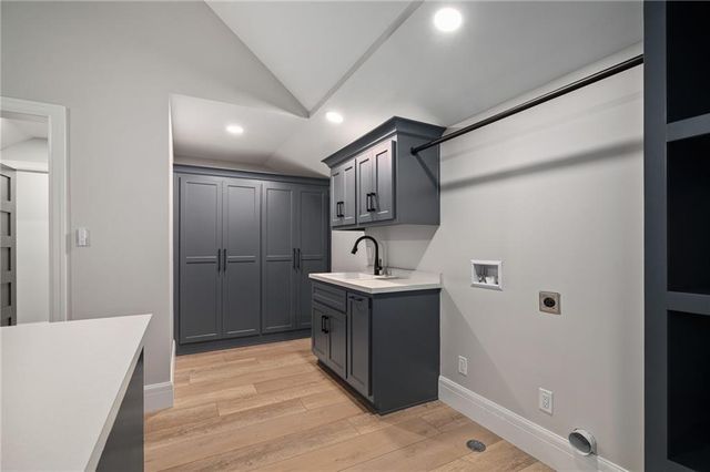 5443 Pawnee Lane, Fairway, KS 66205