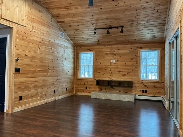 118 Round Pond Rd, Freedom, NH 03836