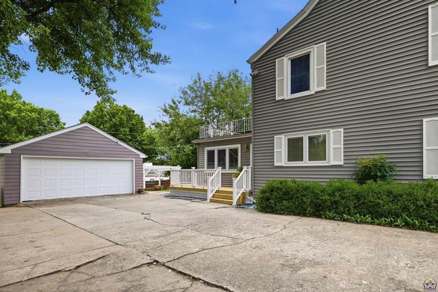 3536 SW Avalon LN, Topeka, KS 66604