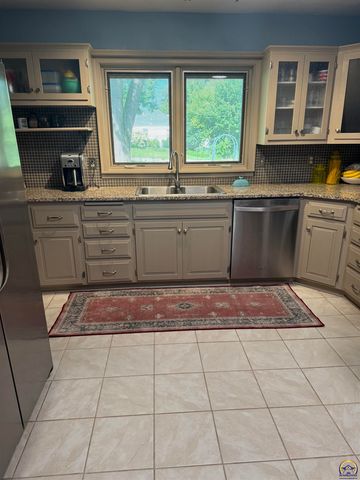 3536 SW Avalon LN, Topeka, KS 66604