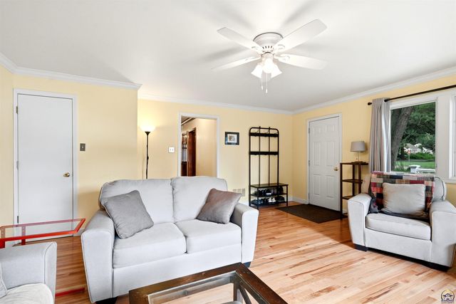 3536 SW Avalon LN, Topeka, KS 66604