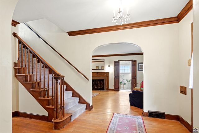3536 SW Avalon LN, Topeka, KS 66604