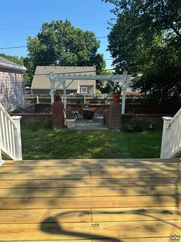 3536 SW Avalon LN, Topeka, KS 66604