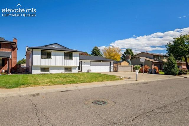 208 Starlite Drive, Pueblo, CO 81005
