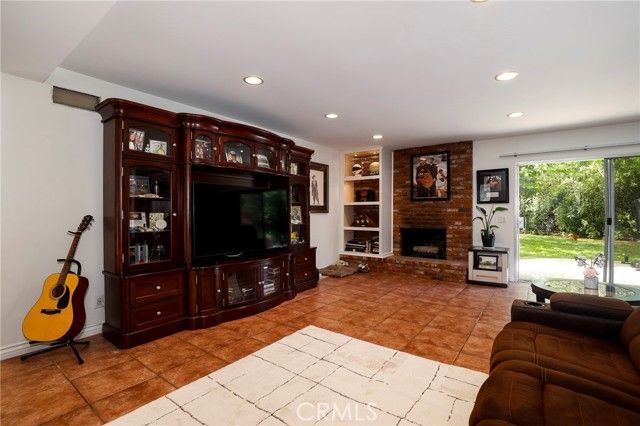 233 Kanan, Oak Park, CA 91377