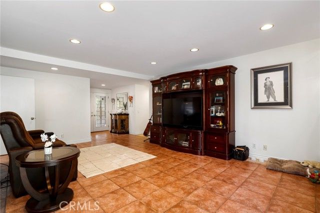 233 Kanan, Oak Park, CA 91377