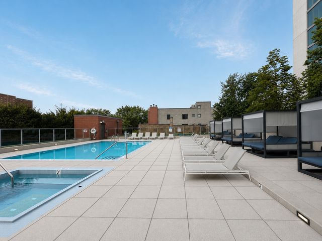 3740 N Halsted Street 914, Chicago, IL 60613