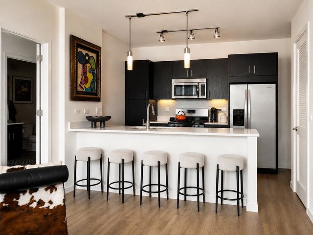 3740 N Halsted Street 914, Chicago, IL 60613
