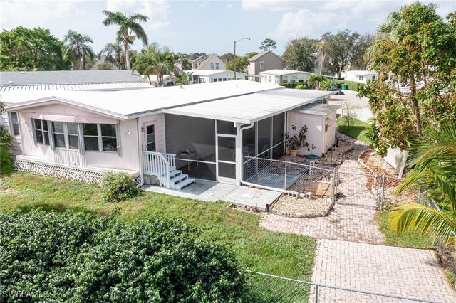 879 Cape Haze LN, Naples, FL 34104