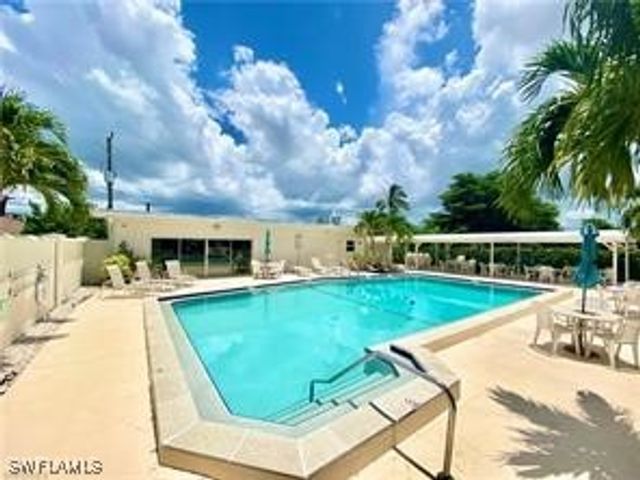 879 Cape Haze LN, Naples, FL 34104