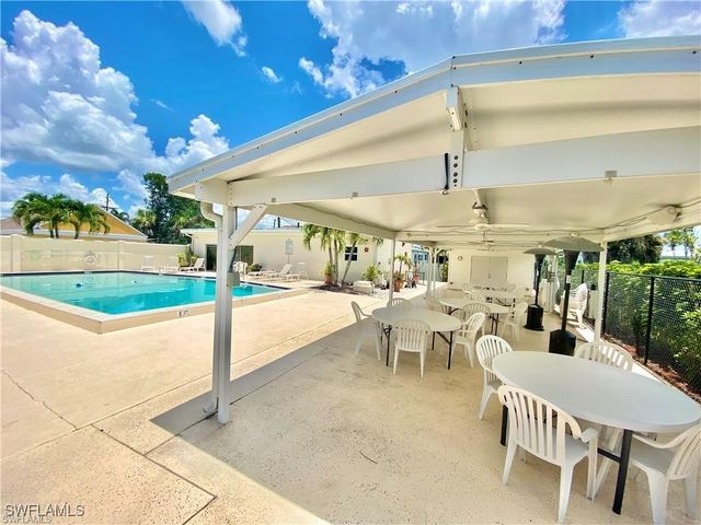 879 Cape Haze LN, Naples, FL 34104