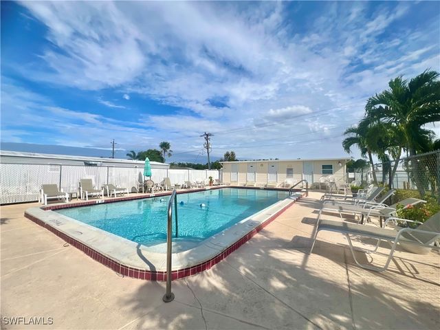 879 Cape Haze LN, Naples, FL 34104