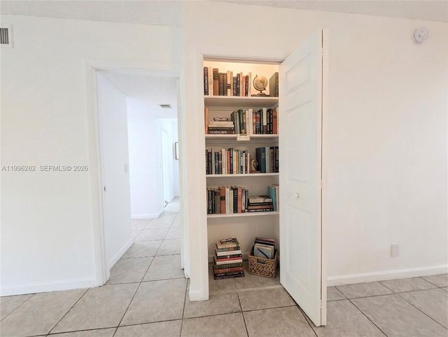 310 Lakeview Dr 105, Weston, FL 33326