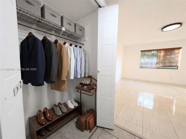 310 Lakeview Dr 105, Weston, FL 33326