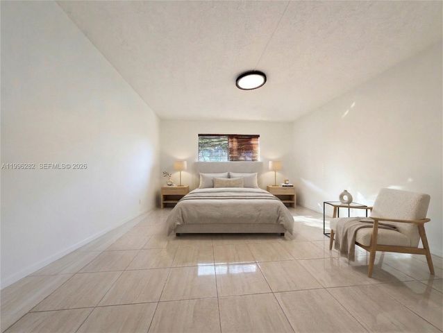 310 Lakeview Dr 105, Weston, FL 33326