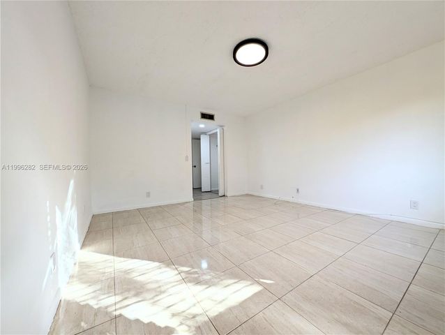 310 Lakeview Dr 105, Weston, FL 33326