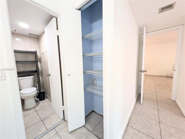 310 Lakeview Dr 105, Weston, FL 33326