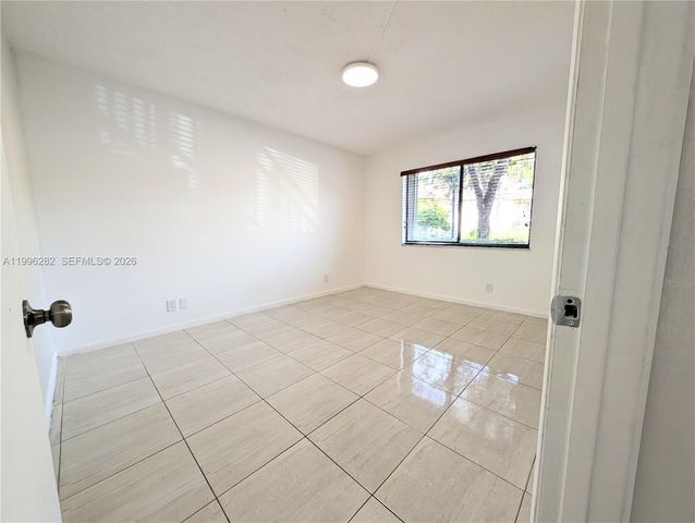 310 Lakeview Dr 105, Weston, FL 33326