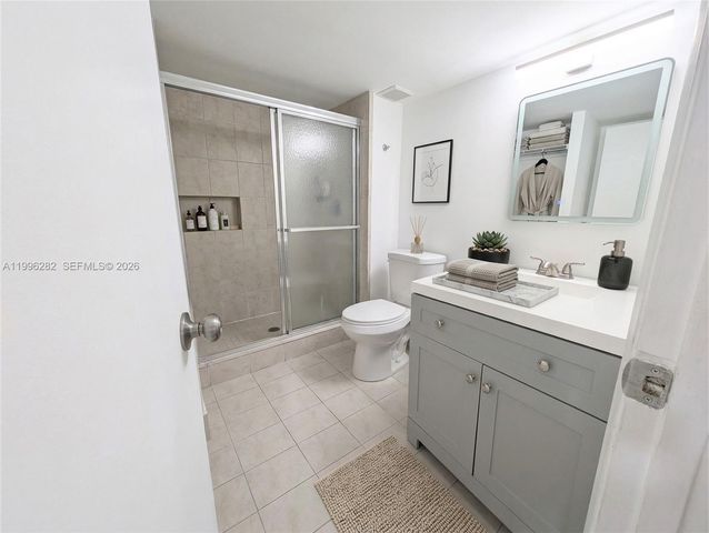 310 Lakeview Dr 105, Weston, FL 33326