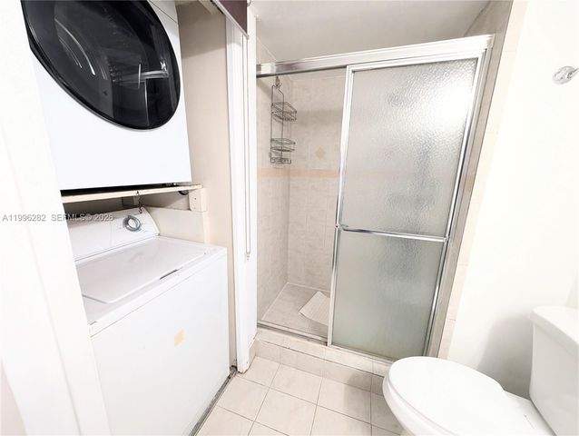 310 Lakeview Dr 105, Weston, FL 33326