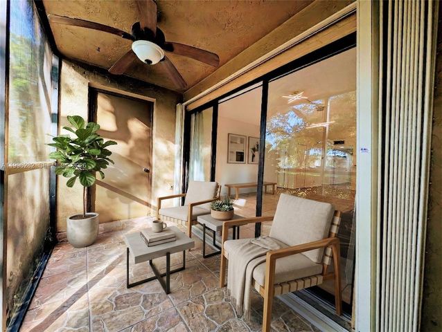 310 Lakeview Dr 105, Weston, FL 33326