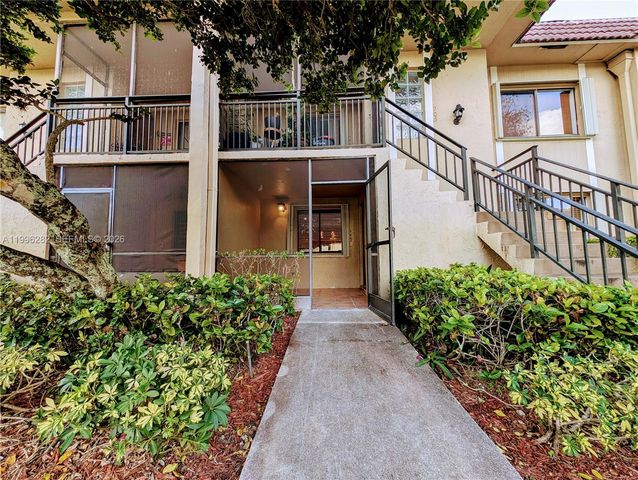 310 Lakeview Dr 105, Weston, FL 33326