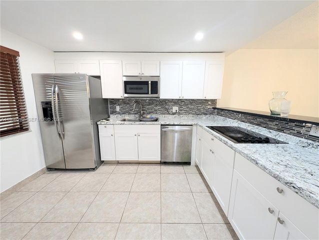 310 Lakeview Dr 105, Weston, FL 33326