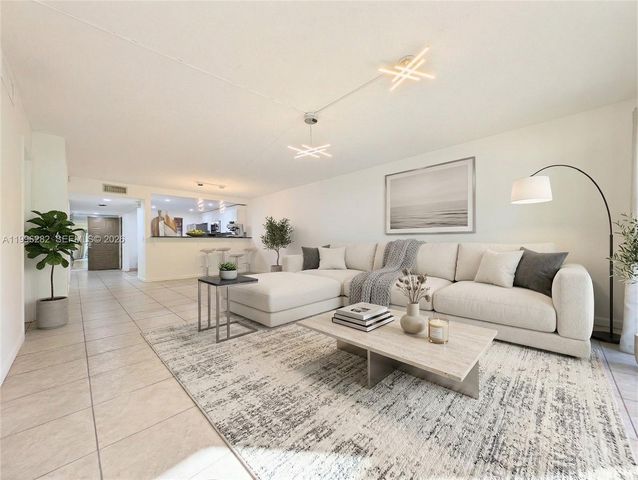 310 Lakeview Dr 105, Weston, FL 33326
