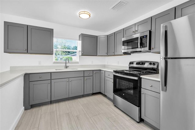 2206 53RD AVENUE E, Bradenton, FL 34203