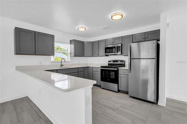 2206 53RD AVENUE E, Bradenton, FL 34203