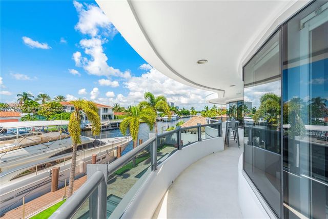 3344 NE 167th St, North Miami Beach, FL 33160