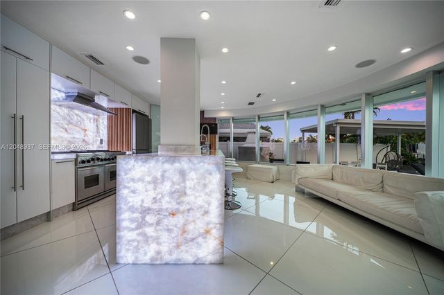 3344 NE 167th St, North Miami Beach, FL 33160