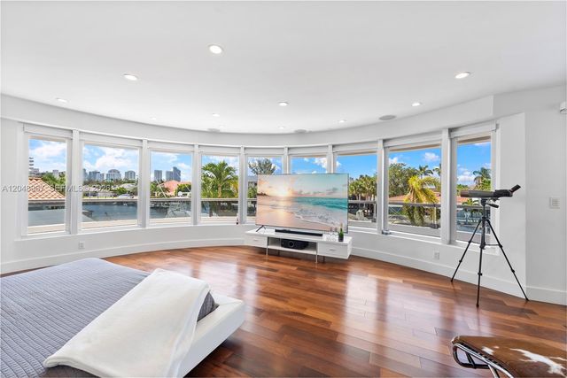 3344 NE 167th St, North Miami Beach, FL 33160