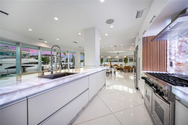 3344 NE 167th St, North Miami Beach, FL 33160