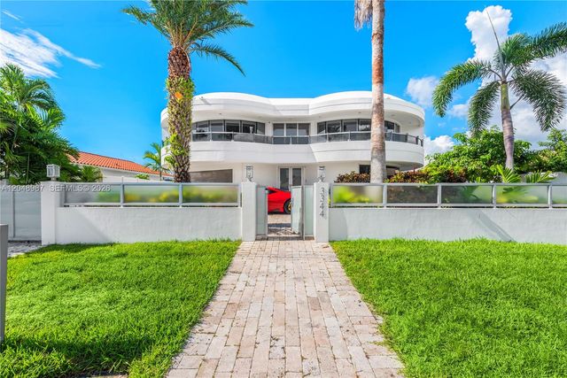 3344 NE 167th St, North Miami Beach, FL 33160