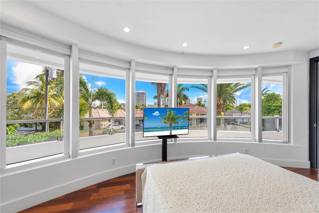 3344 NE 167th St, North Miami Beach, FL 33160
