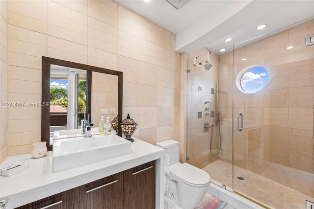 3344 NE 167th St, North Miami Beach, FL 33160