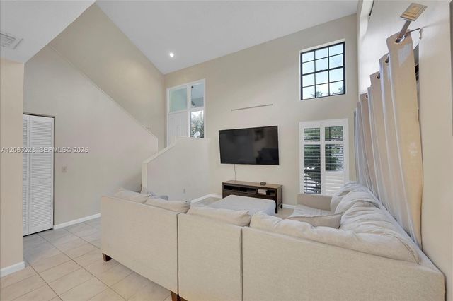 362 Prestwick Cir 3, Palm Beach Gardens, FL 33418