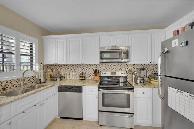 362 Prestwick Cir 3, Palm Beach Gardens, FL 33418