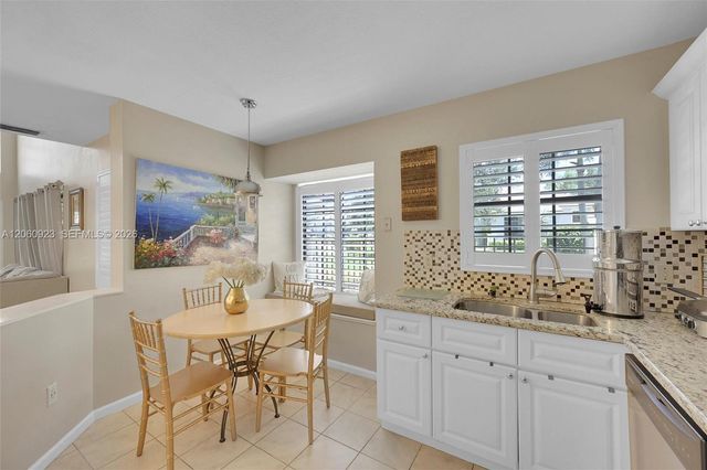 362 Prestwick Cir 3, Palm Beach Gardens, FL 33418