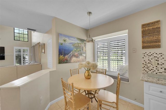 362 Prestwick Cir 3, Palm Beach Gardens, FL 33418